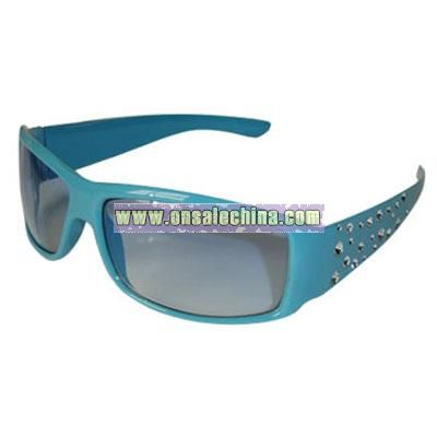 Fashionable and comfortable sunglasses with rhinestones