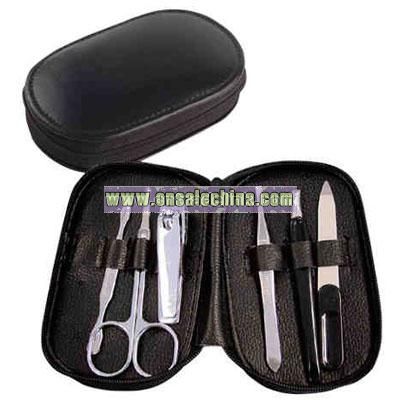 Deluxe manicure set with zippered case