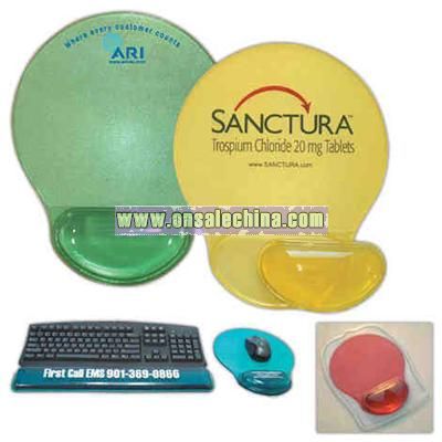 Translucent gel mouse pad featuring a removable gel wrist rest