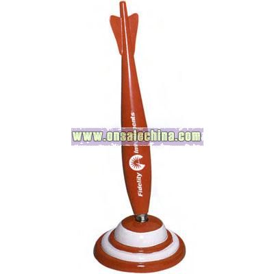 Dart pen in red and white target shape stand