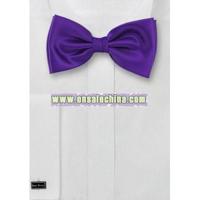 Solid color bow tie in dark purple